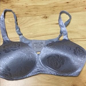 Vanity Fair 38D no wire Silver bra.